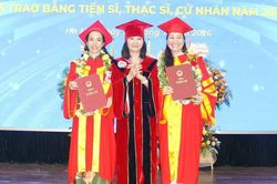 Hơn 400 tân khoa Học viện Quản lý giáo dục nhận bằng tốt nghiệp