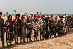 Houthi tuyên bố bao vây đường biển Saudi Arabia, nguy cơ mở thêm mặt trận mới