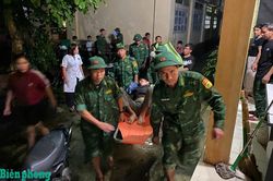 Bộ đội Biên phòng tiếp tục nỗ lực tìm người mất tích, giúp dân khắc phục hậu quả sau lũ quét ở Mường Than