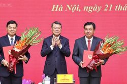 Thủ tướng trao Quyết định giao Quyền Bộ trưởng Bộ Nội vụ và bổ nhiệm Thứ trưởng Thường trực Bộ Dân tộc và Tôn giáo