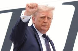 Tổng thống Mỹ Trump bất ngờ tuyên bố áp thuế 50% với Canada