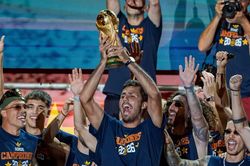 Biển người phủ kín Madrid, đón nhà vô địch World Cup 2026 trở về