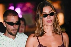 Justin Bieber sau màn xuất hiện khiến hơn 80.000 người im phăng phắc