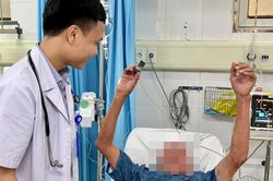 Tận dụng từng phút cấp cứu người đàn ông đột quỵ, 1 giờ sau hết liệt nửa người