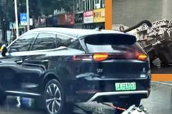 BYD lên tiếng vụ SUV điện 'rụng cụm động cơ' giữa đường ngập nước