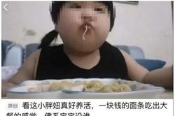Biến con gái 3 tuổi thành 'ngôi sao mukbang', cặp vợ chồng bị chỉ trích dữ dội