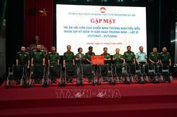 Phát triển kinh tế đi đôi với chăm lo tốt hơn cho người có công