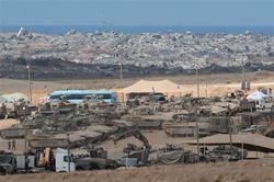 Hình ảnh vệ tinh hé lộ Israel xây hàng rào đất khổng lồ chia cắt Gaza
