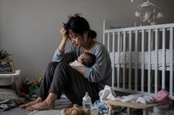 Phụ nữ đối mặt nhiều nguy cơ rối loạn tâm thần suốt cuộc đời