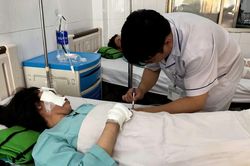 Chạy đua cứu nạn sau vụ xe khách bốc cháy khiến 7 người tử vong