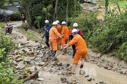 Cấp điện trở lại cho hầu hết khách hàng ở vùng lũ Mường Than