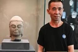 Phát hiện đầu tượng Phật 1.400 năm tuổi lúc đào đất, người đàn ông được thưởng 36 triệu đồng