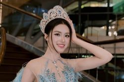 Hoa hậu Phương Oanh khoe đường cong hút mắt