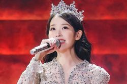 IU hoãn album, hủy concert vì bệnh trở nặng