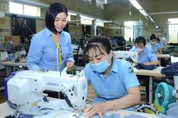 Đẩy mạnh phong trào 'Lao động giỏi, lao động sáng tạo' ở Quân khu 7