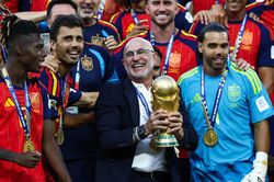 Từ 18 tháng thất nghiệp đến vô địch World Cup: Hành trình truyền cảm hứng của HLV Luis de la Fuente