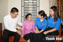 Tuổi trẻ Thanh Hóa tri ân gia đình chính sách tại phường Đào Duy Từ