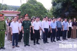 Đoàn công tác của tỉnh viếng nghĩa trang liệt sĩ; thăm, tặng quà gia đình chính sách tại xã Linh Sơn và Đồng Lương