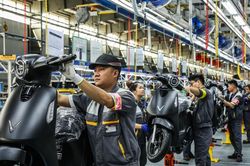 Thị trường xe máy điện Việt Nam: Không còn chỗ cho những phép thử