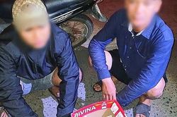 Phạt h&agrave;nh ch&iacute;nh hai người ph&aacute;t tờ rơi quảng c&aacute;o cho vay tiền g&oacute;p