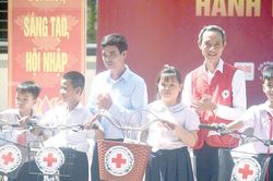 Đưa yêu thương đến đúng địa chỉ
