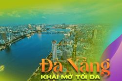 [eMagazine] - Đà Nẵng khai mở tối đa không gian du lịch trên sông Hàn