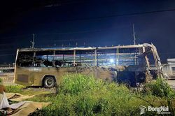 Cháy xe khách giường nằm khiến 7 người chết, 5 người bị thương