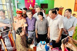 Chủ tịch UBND thành phố Đồng Nai kiểm tra hiện trường, thăm hỏi động viên nạn nhân vụ tai nạn giao thông nghiêm trọng trên quốc lộ 1A