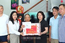 Đồng chí Trưởng Ban Tổ chức Tỉnh ủy thăm hỏi, tặng quà nhân dịp 79 năm Ngày Thương binh - Liệt sĩ tại 2 xã: Nậm Hàng, Lê Lợi