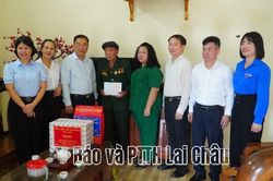 Thăm, tặng qu&agrave; người c&oacute; c&ocirc;ng tại 2 x&atilde;: D&agrave;o San, Khổng L&agrave;o
