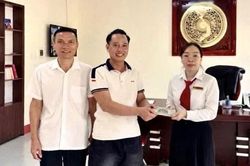 Cán bộ Agribank Tân Uyên kịp thời trả lại tài sản cho khách hàng
