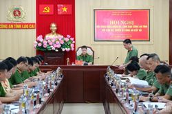 Phó Giám đốc Công an tỉnh Nguyễn Huy Hiệp đối thoại với công an cấp xã khu vực Bảo Thắng, Sa Pa, Bát Xát