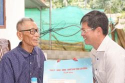 Phó Chủ tịch UBND tỉnh Nguyễn Hồng Hải thăm gia đình chính sách tại khu vực Lâm Hà