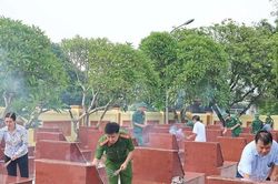 Th&aacute;i H&ograve;a ra qu&acirc;n chỉnh trang nghĩa trang liệt sĩ