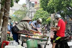 Phường Phúc Yên: Cần xử lý tình trạng họp chợ trái phép trên đường giao thông