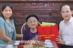 Thăm, tặng quà gia đình chính sách nhân Ngày Thương binh - Liệt sĩ