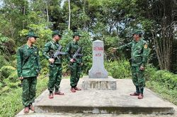Những bước chân lặng thầm trên biên giới
