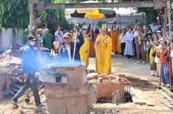Đắk Lắk: Niệm Phật đường Phước Chánh rót đồng tôn tạo tượng Đức Phật Bổn Sư