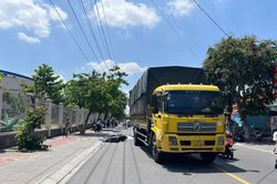 TP.HCM: Xe máy va chạm xe tải chạy cùng chiều, nam sinh 19 tuổi tử vong tại chỗ