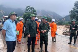 Nhanh ch&oacute;ng ổn định đời sống, sản xuất của người d&acirc;n sau mưa lũ