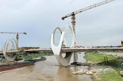 Cầu Đuống mới gấp rút hoàn thiện, dự kiến hợp long trong tháng 7