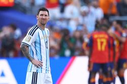 Sự trùng hợp kỳ lạ giữa Messi và Maradona