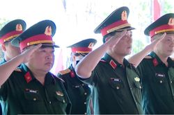 Bộ Tư lệnh Thủ đô dâng hương tưởng niệm các Anh hùng Liệt sĩ tại Vị Xuyên
