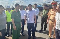 Lãnh đạo thành phố Đồng Nai thăm hỏi nạn nhân, chỉ đạo làm rõ vụ cháy xe khách trên quốc lộ 1A