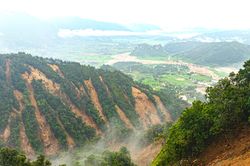 Ngược dòng Nậm Sáng tìm dấu tích dòng lũ xóa sổ bản Chít