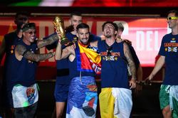 Gần 2 triệu người chào đón đội tuyển Tây Ban Nha sau chức vô địch World Cup