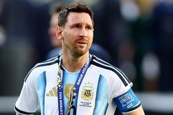 Báo Argentina: Messi 'lừa gạt' 8 tỷ người, phải điều tra