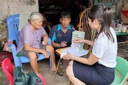 Xã Thượng Phúc chi trả tiền bồi thường GPMB tại nhà cho người già neo đơn, người khuyết tật