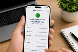 Đối tượng n&agrave;o phải chờ 24 giờ khi chuyển khoản từ 400 triệu đồng?