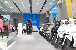 Từ 15/8, người mua ô tô, xe máy sẽ được miễn một loại phí nếu đáp ứng đầy đủ các tiêu chí này